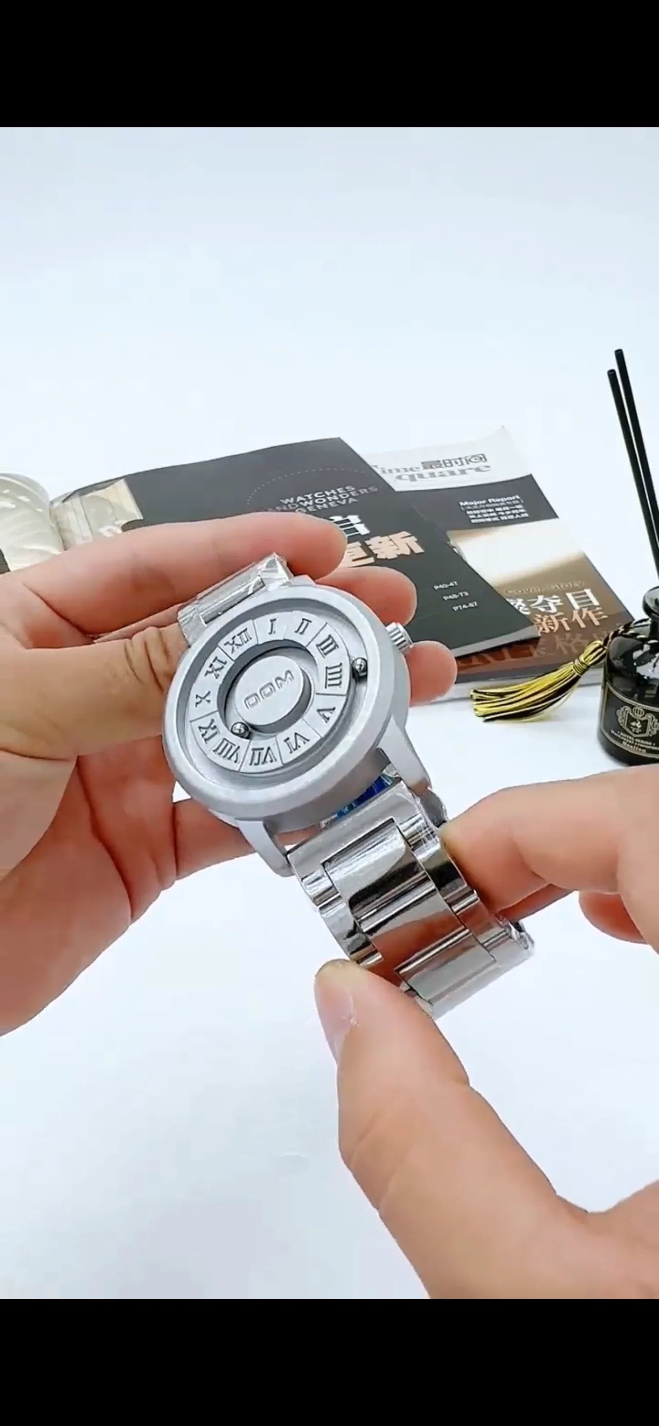 Gold DOM Original Magnetic Wristwatch + FREE Bracelet