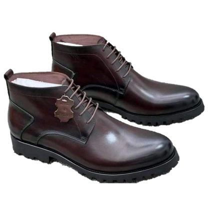 Clarks Gentlemen’s Leather Boot – Refined Strength. Timeless Style.