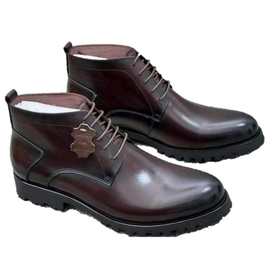 Clarks Gentlemen’s Leather Boot – Refined Strength. Timeless Style.
