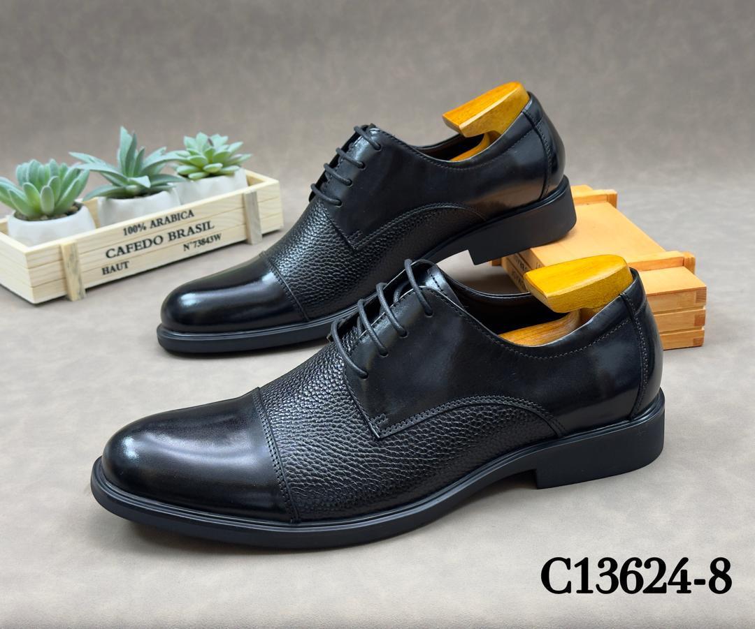 Clarks Gentlemen’s Leather Boot – Refined Strength. Timeless Style.